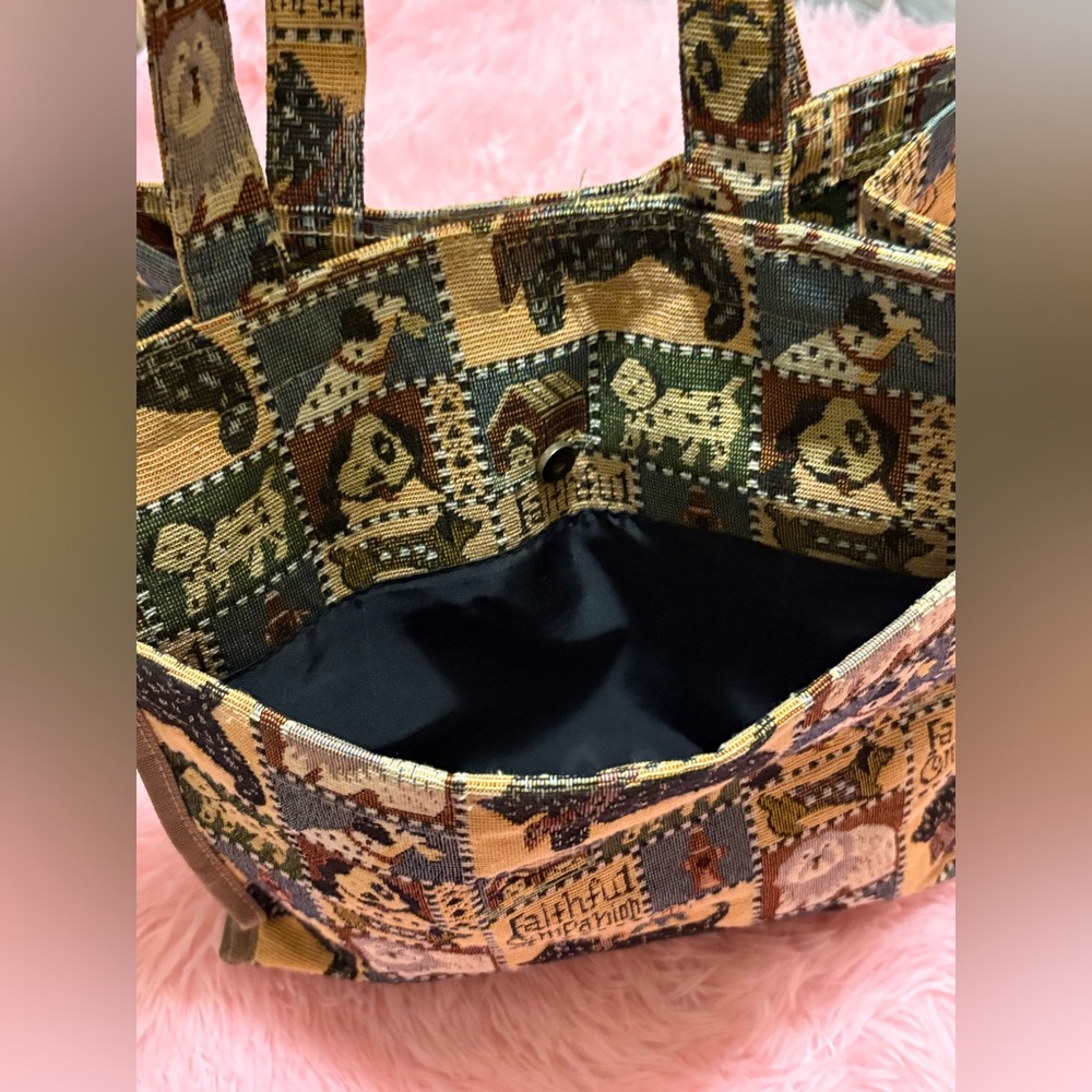 Charming Green Patterned Tote Bag - Picture 9 of 9